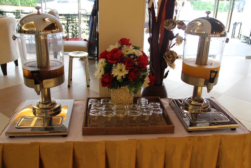 Suvarnabhumi Ville Airport Hotel Банкок Екстериор снимка